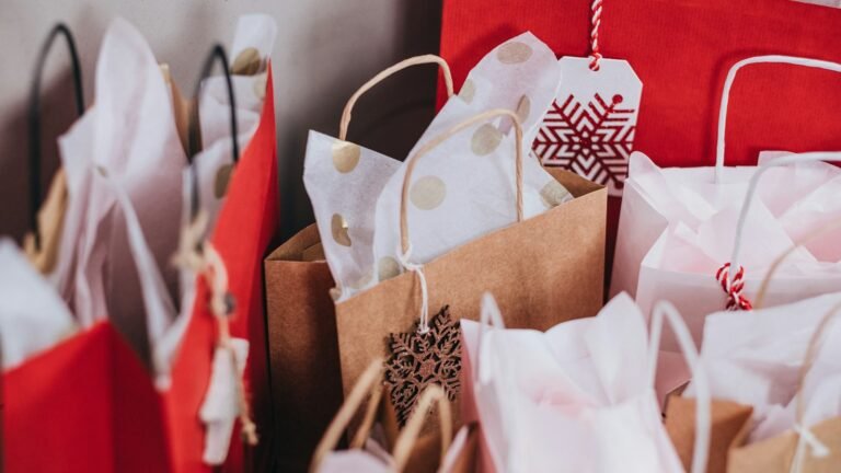 Deloitte Sees $1.7 Trillion Holiday Season as Shoppers Hunt Value