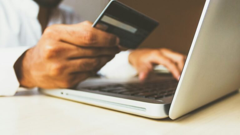 Holiday Shopping Scams: Red Flags to Spot Before Black Friday