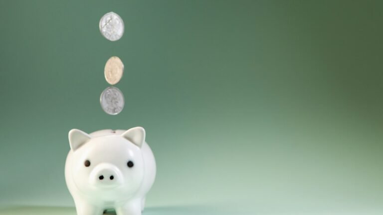 Savings Rates Climb to 4.35% After the Fed Hike: Where to Look
